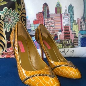 Stylish Yellow Betsey Johnson Pumps Size 9